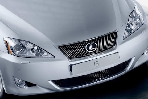 Lexus IS500: tegen het Duitse geweld