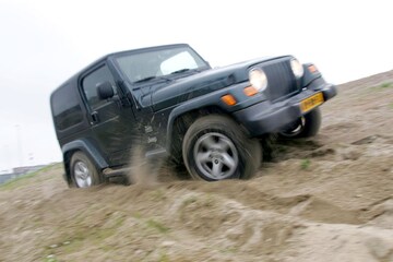 Jeep Wrangler 4.0i Dual Top Sahara Edition