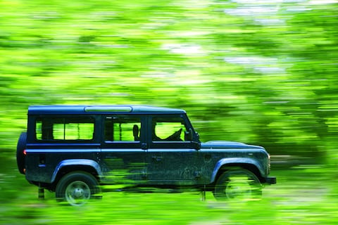 Land Rover Defender wacht op aflossing