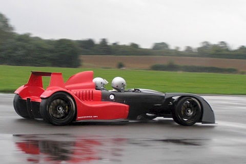 Eerste rit supersnelle Caparo