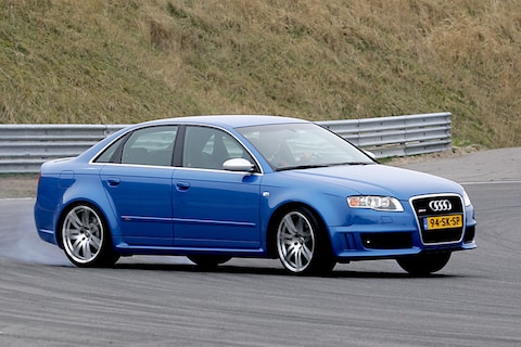 Audi RS4 4.2 FSI quattro (2006)