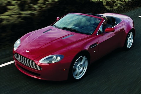 Aston Martin V8 Vantage gescalpeerd