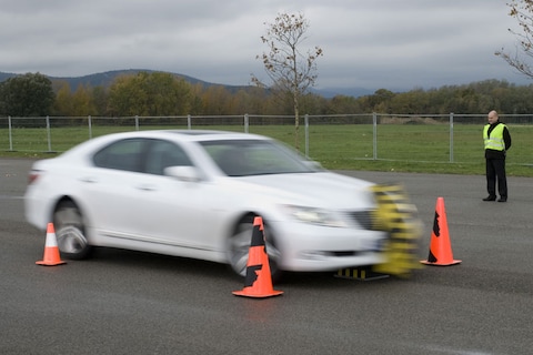 Veiligheidsitems Lexus LS 460 getest