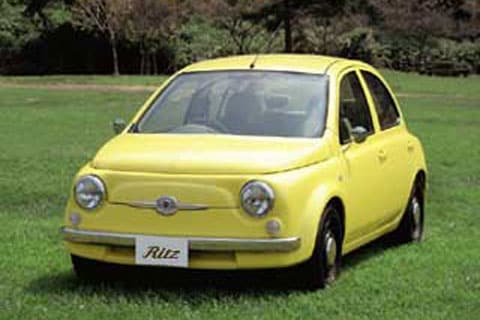 Nissan Micra met Fiat 500-ombouw