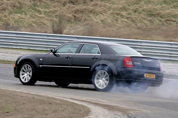 Chrysler 300C HEMI 6.1 V8 SRT-8