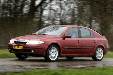 Renault Laguna 1.8 16V Expression (2001) - Klokje rond