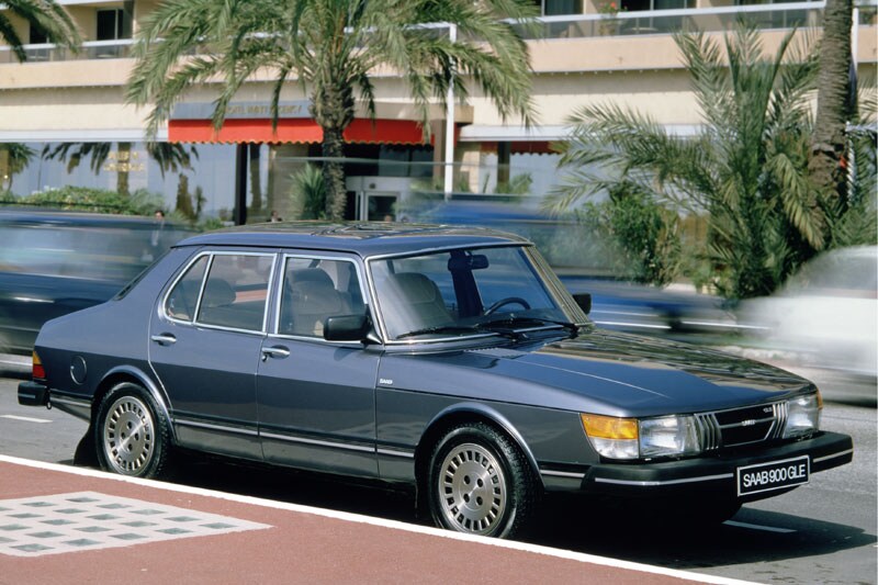 Saab 900