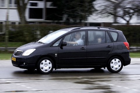 Toyota Corolla Verso 2.0 D4-D Linea Sol (2002) - Klokje Rond