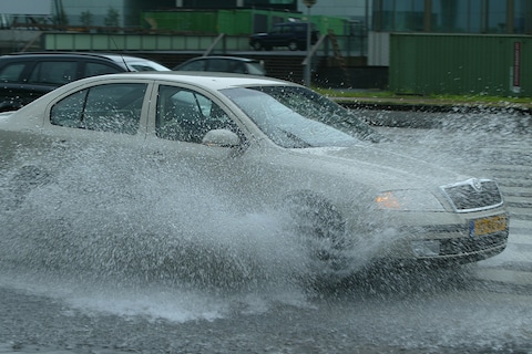 Drie belangrijke tips bij het rijden in de regen