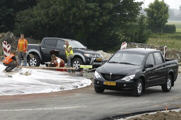 SsangYong Action Sports-Mitsubishi L200