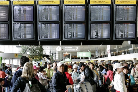 Vakantiegangers verhuren auto op Schiphol 