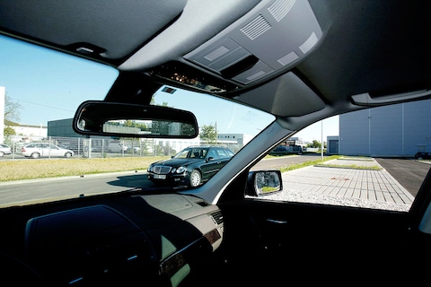 Zicht rondom van moderne auto's