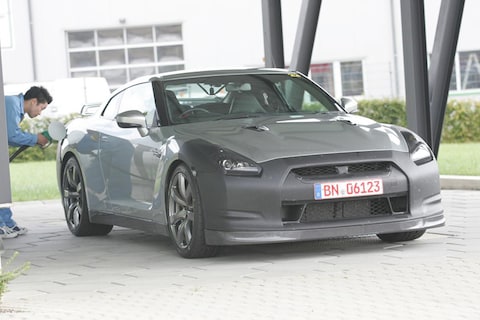 Nissan GT-R mikt op Carrera GT