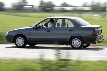 Zo'n 'vroege' Renault 19 zie je zelden nog - In het Wild