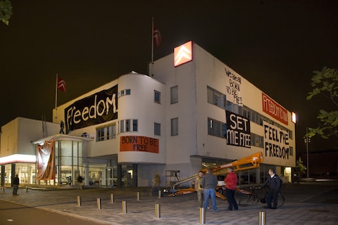 Citroëngebouw ingepakt