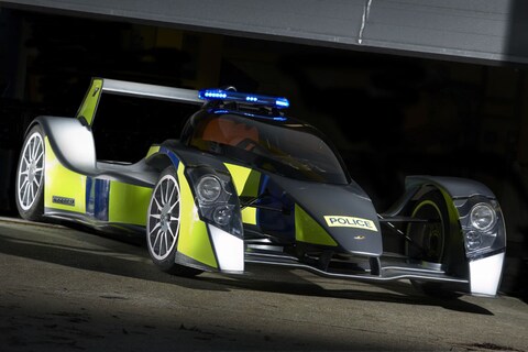 Natte droom van oom agent: Caparo T1 in uniform