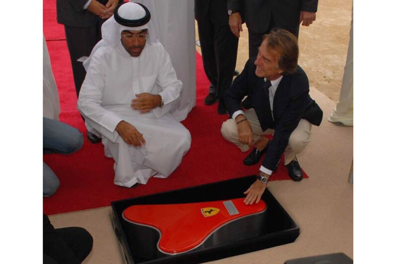 Eerste steen Ferrari themapark Abu Dhabi
