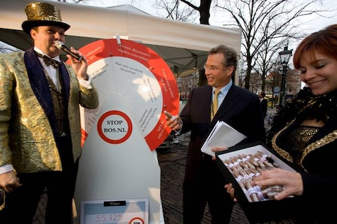 Rijdend Nederland overhandigt petitie