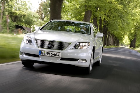 Verkoop hybride Lexus LS boven verwachting