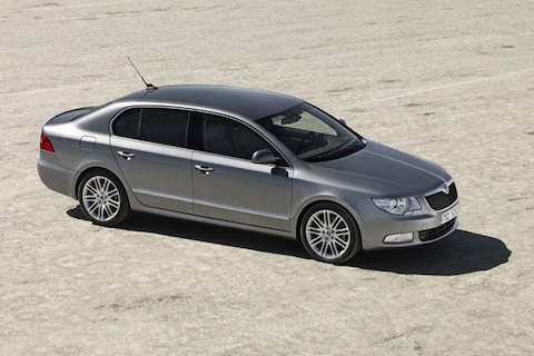 (Niet) de eerste foto's van de Skoda Superb