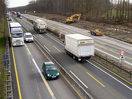 Let op breedte mét buitenspiegels in Duitse baustelle