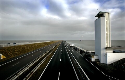 Je mag per direct sneller rijden op de Afsluitdijk