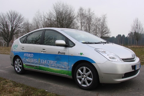 Dubbel groene Toyota Prius van eigen bodem