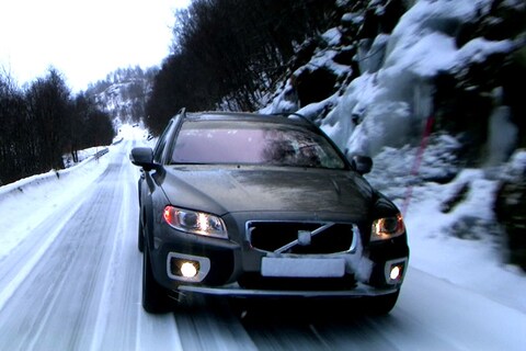 Volvo XC70 in de sneeuw
