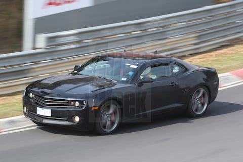 Ruige Chevrolet Camaro op de Ring