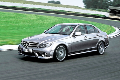 Sukkelen in AMG-tenue