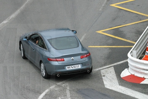 Laguna Coupé op GP-circuit