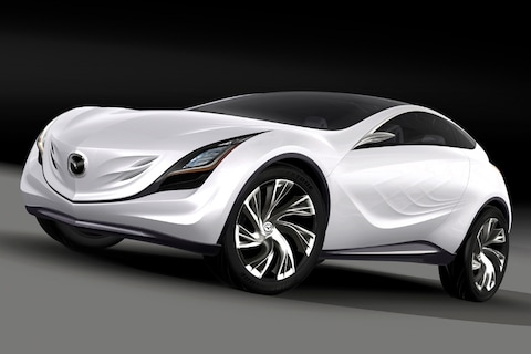 Mazda crossover concept-car in Moskou