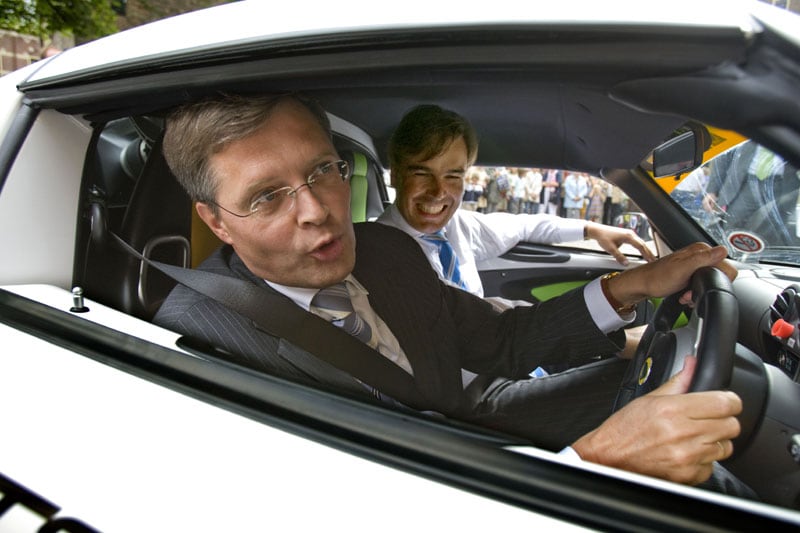 Minister Balkenende in Exige Tri-fuel | foto: ANP