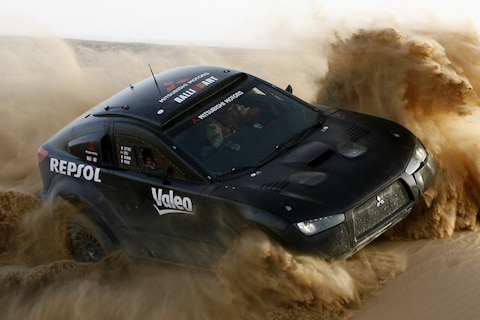 Met je Lancer de zandbak in