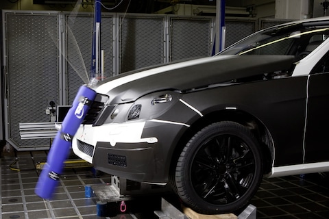 Mercedes laat veiligheidssystemen E zien