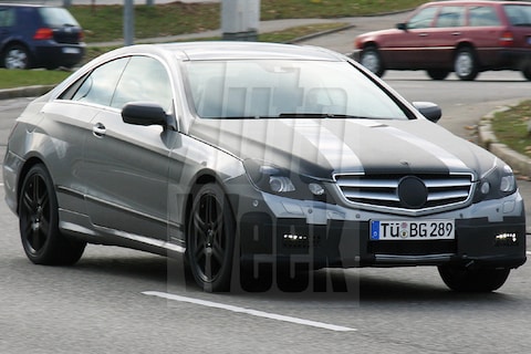 Mercedes E-klasse Coupe bijna naakt