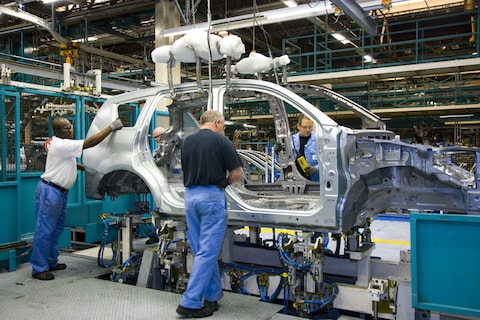 Outlander-productie NedCar gehalveerd