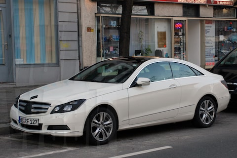 Mercedes E-klasse Coupé close-up 