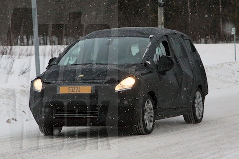 Peugeot 'Grand' 3008 betrapt