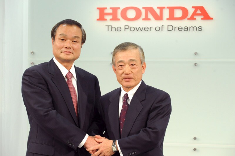 Takanobu Ito (L) en Takeo Fukui (foto: EPA)