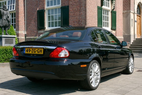 Test: Jaguar X-type 2.2D Executive (2008)