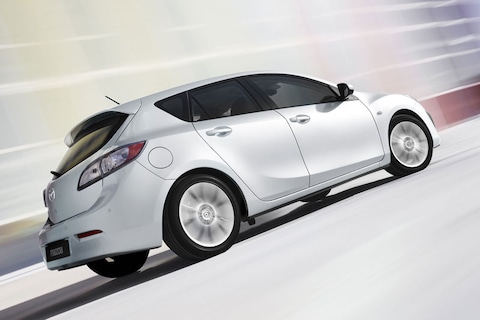 Mazda zwaait om naar hybrides 