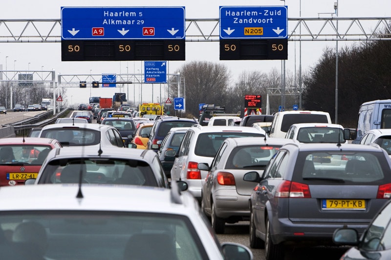 File op de A9 na vliegtuigcrash | Foto:ANP