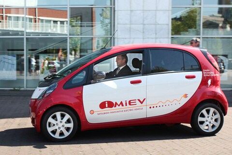 Burgemeester rijdt elektrisch 