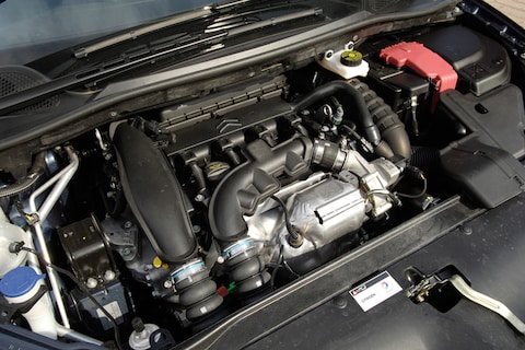 Let bij deze motoren op de distributieriem of distributieketting