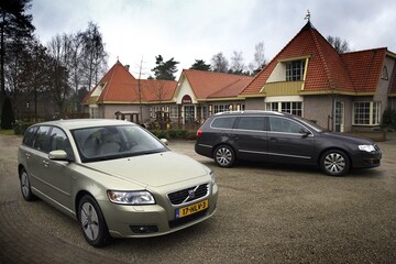 Volkswagen Passat Variant Bluemotion - Volvo V50 1