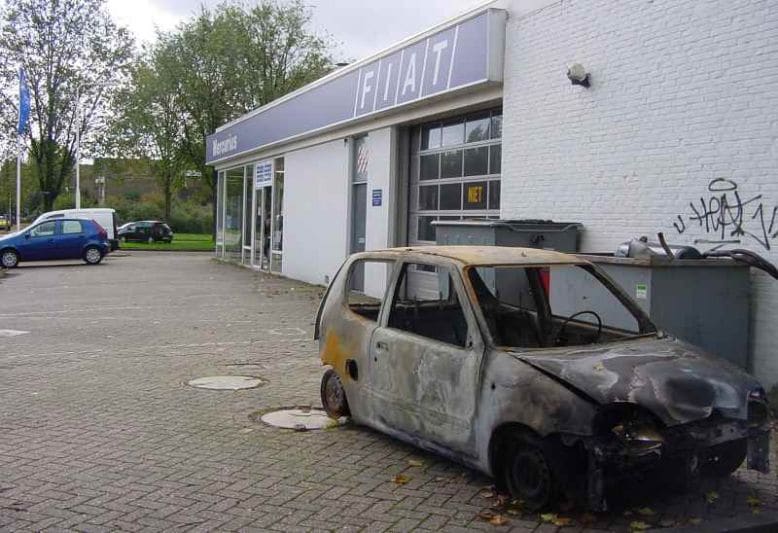 Uitgebrande auto