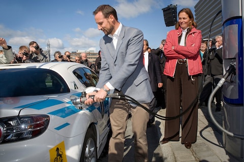 Eerste Europese waterstof Mazda RX-8 afgeleverd