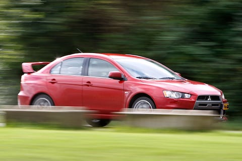 Geruchtenmolen: Mitsubishi Lancer daagt GT-R uit