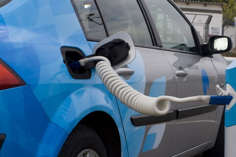 18 oplaadpunten Better Place bij winkels